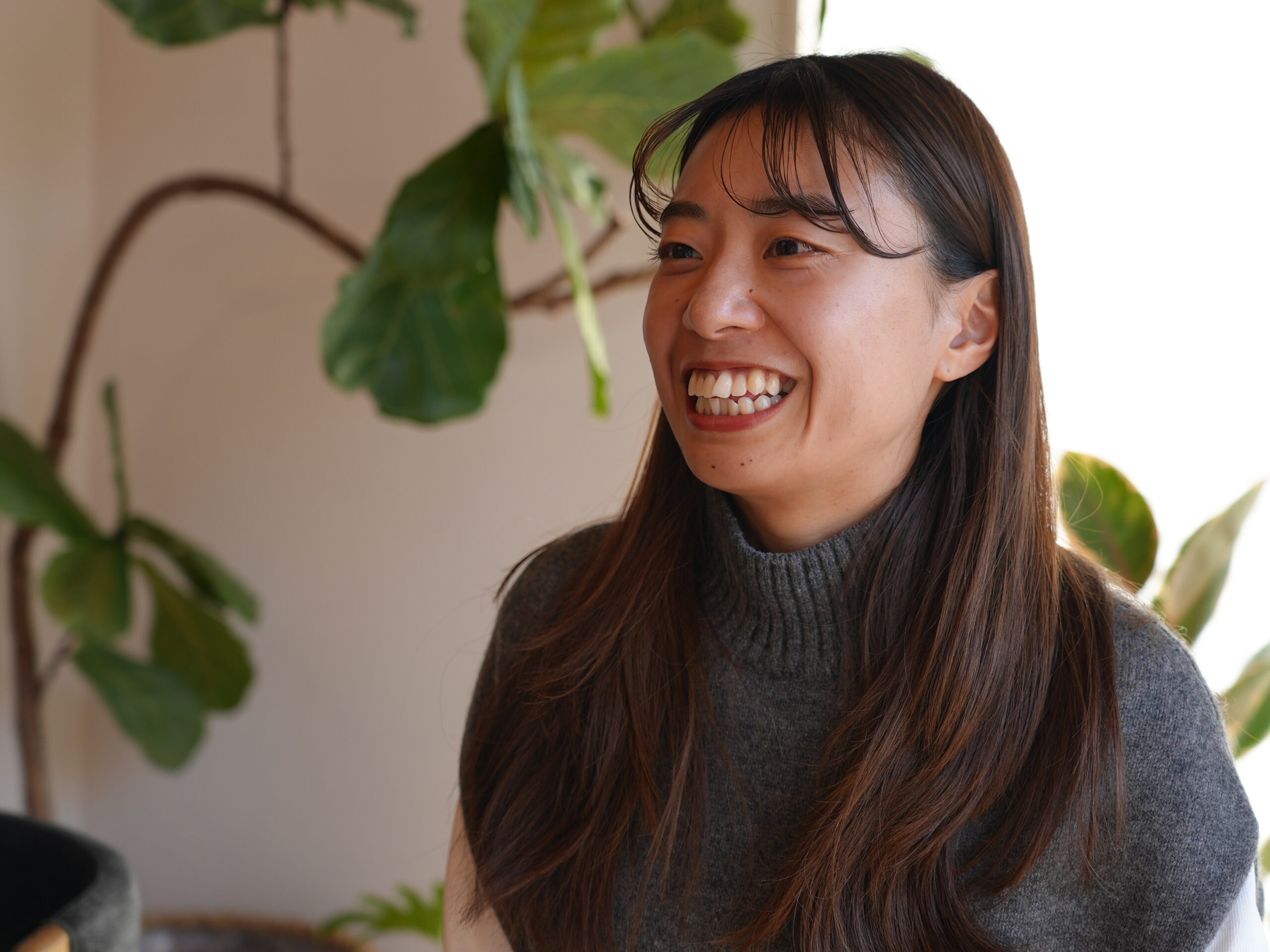 「入社してみて、想像していた以上にお客さんと家の話をできるのが楽しい」と語る渡邉さん